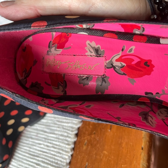 Betsey Johnson Lydia Wedge Peeptoe Heels Rose Print Black Red Pink Satin Women - Picture 7 of 8